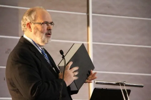 Zdjęcie: prof. Thomas Hilgers na debacie „NaProTechnology kontra In Vitro” w Poznaniu w 2011 r.