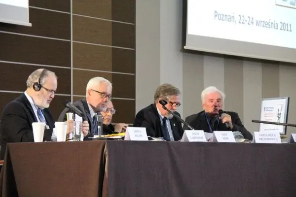 Zdjęcie z debaty „NaProTechnology kontra In Vitro” w Poznaniu w 2011 r.