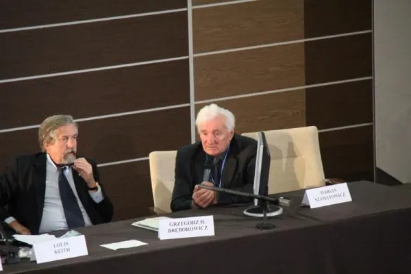 Zdjęcie: prof. Marian Szamatowicz na debacie „NaProTechnology kontra In Vitro” w Poznaniu w 2011 r.